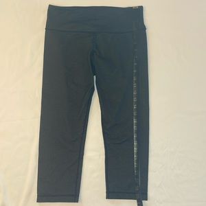 Lululemon crop legging with faux denim look (size 6 - runs small)